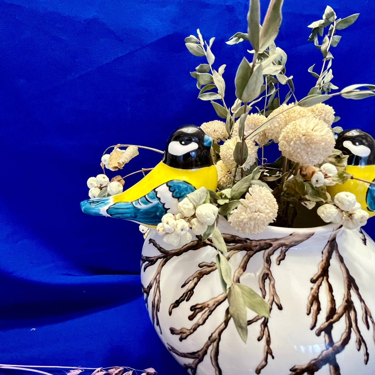 картинка Ваза Синицы. Фарфор. Роспись от магазина Фабрика игрушек МОЯ ЗАБАВА